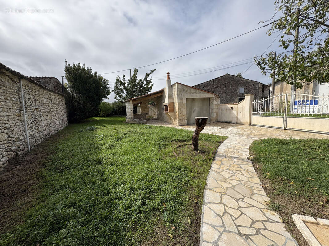 Maison à CORME-ECLUSE