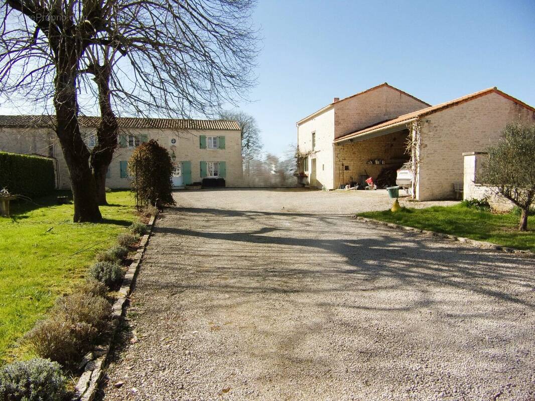 Maison à PAIZAY-LE-CHAPT