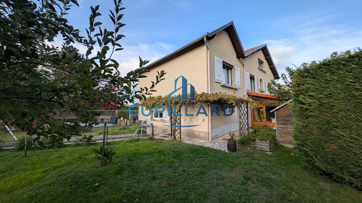 Maison à RIORGES