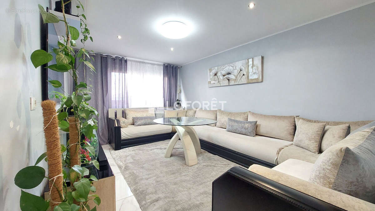 YUTZ : Proximité gare, spacieux T6 112 m2 rénové + cave - photo 2