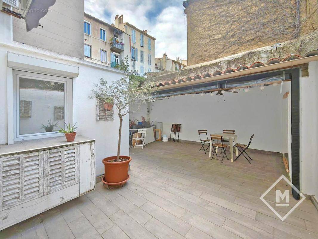 Appartement à MARSEILLE-6E