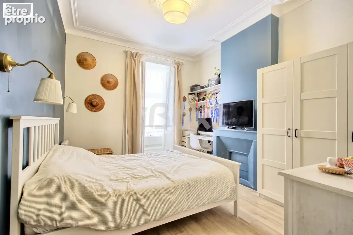 Toulon Haute Ville : Appartement refait à neuf traversant avec cave - photo 5