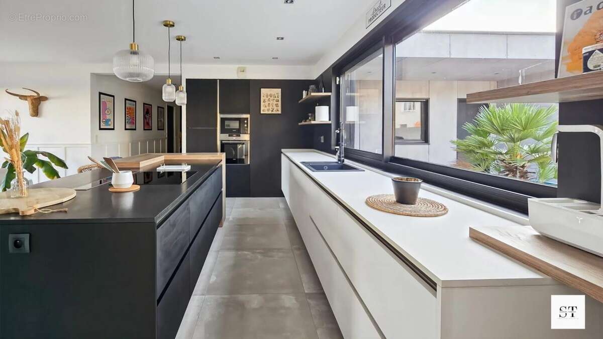 Maison à SAINT-SEBASTIEN-SUR-LOIRE