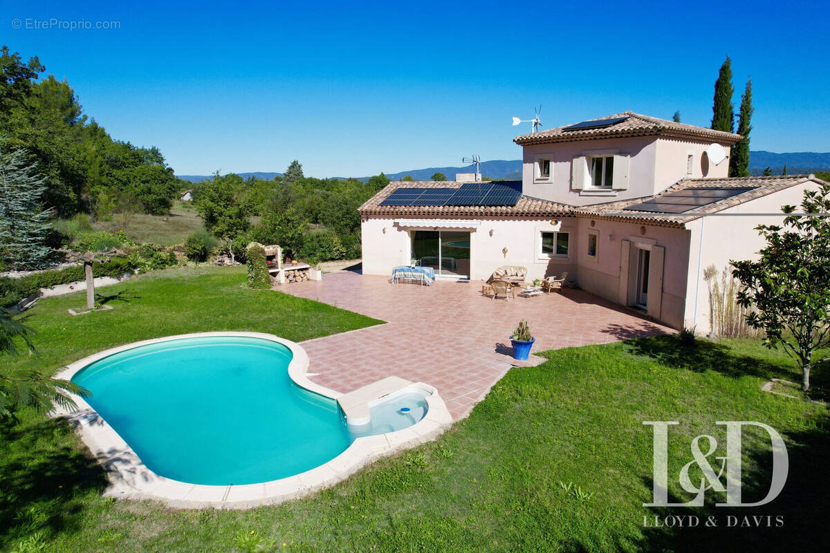 Maison à SAINT-ESTEVE-JANSON