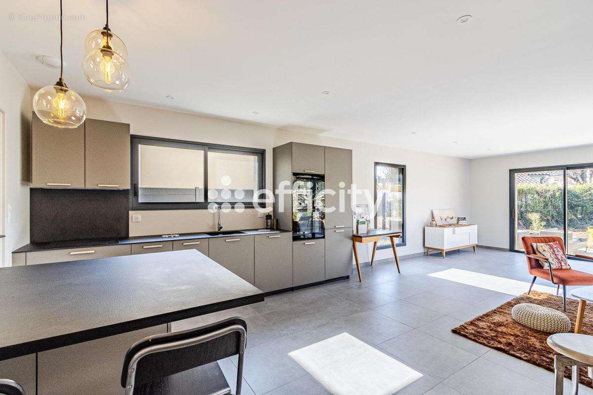 Maison à CHAZAY-D'AZERGUES