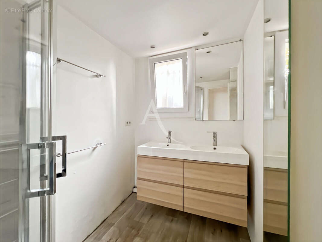 LE CANNET Maison indépendante de caractère avec 2 appartements et jardin - photo 12