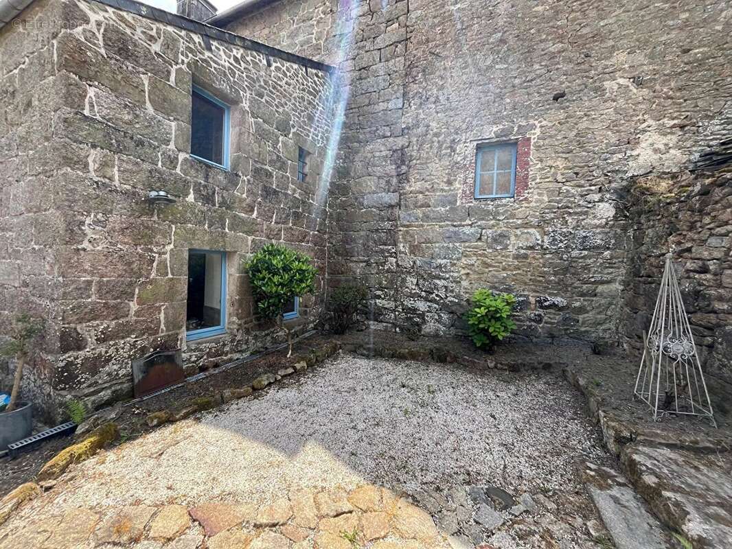 Maison à QUINTIN