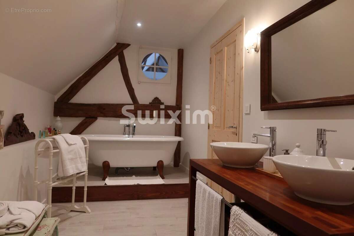 Grand manoir Bressane en très bon état - photo 9