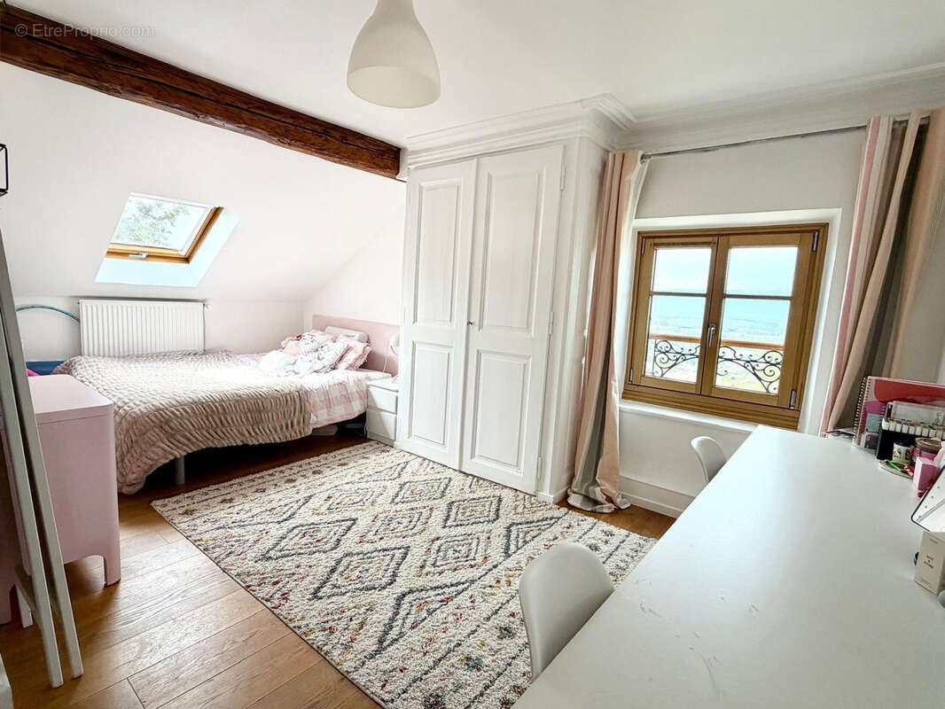 Maison à COLLONGES-SOUS-SALEVE