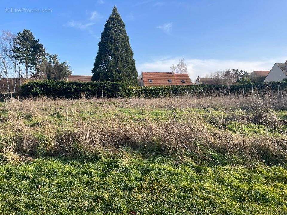 Terrain à MONTAGNY-EN-VEXIN