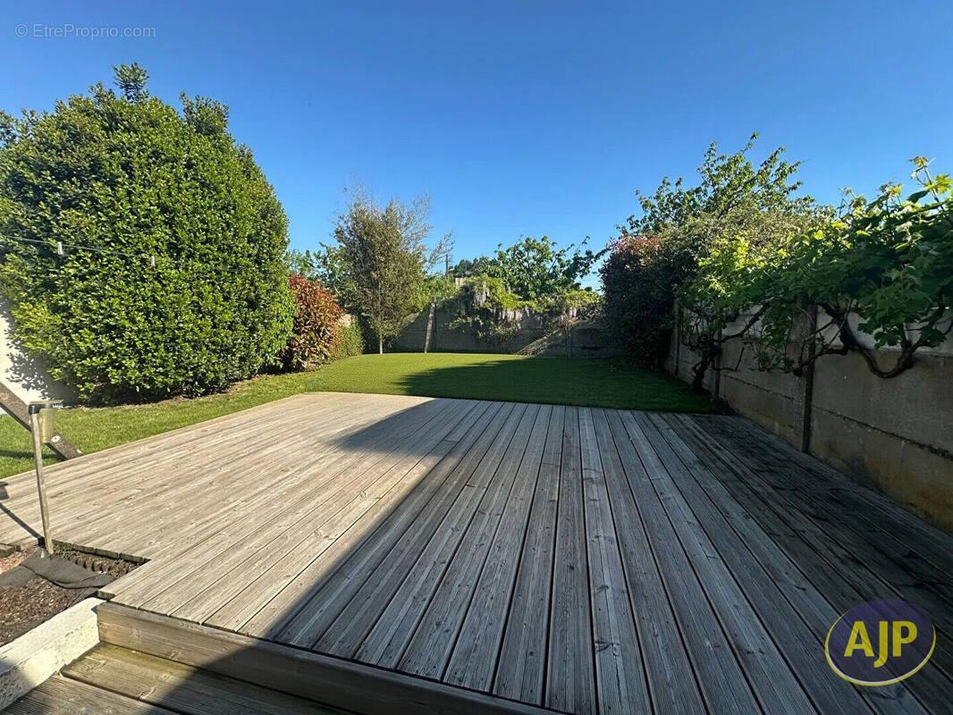 Maison à SAINT-MACAIRE-EN-MAUGES