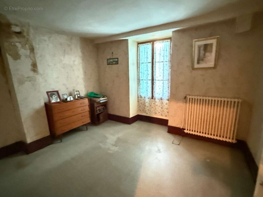 Maison à MIRIBEL-LES-ECHELLES