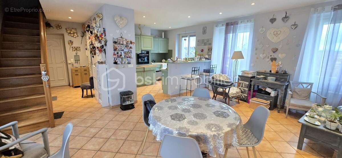 Appartement à SAINT-JEAN-BONNEFONDS
