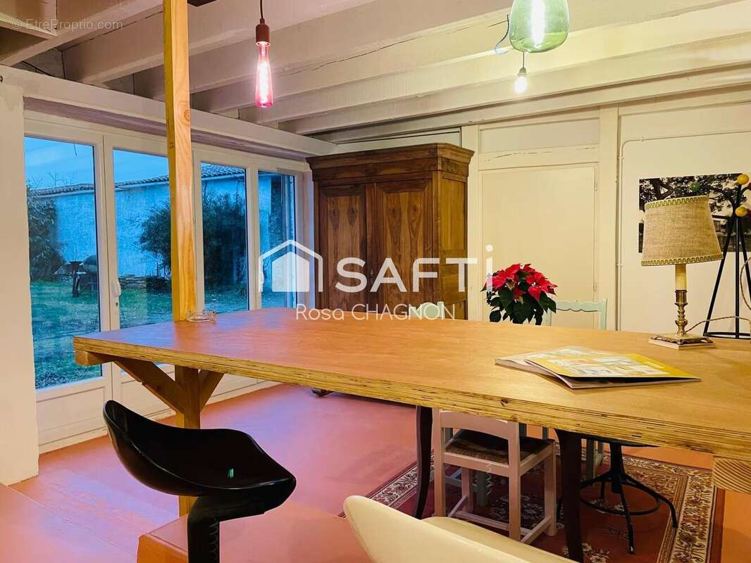 Maison 270 m² à Breuil-Barret  - photo 3