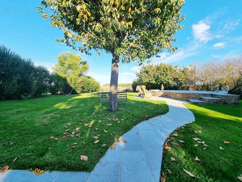 Maison à LE GUE-DE-LONGROI