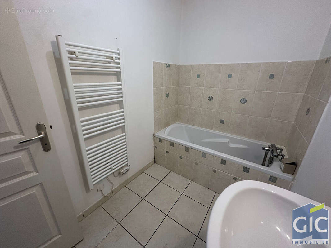 Appartement à PORT-EN-BESSIN-HUPPAIN