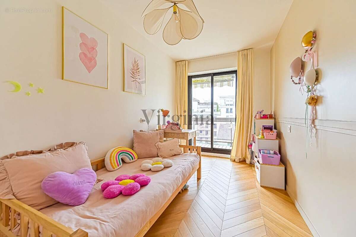 Appartement à CHARENTON-LE-PONT