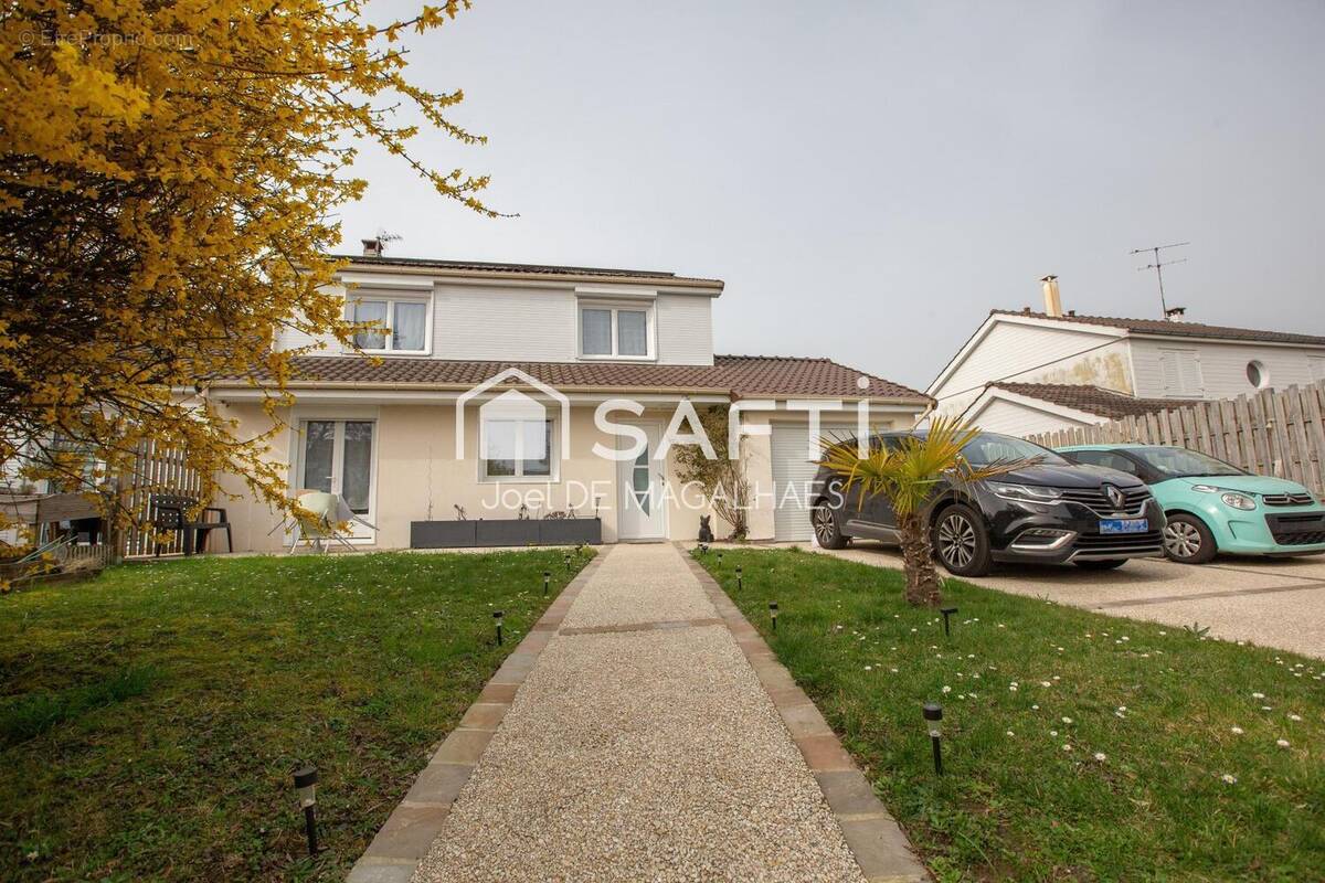 Photo 1 - Maison à LE MESNIL-SAINT-DENIS