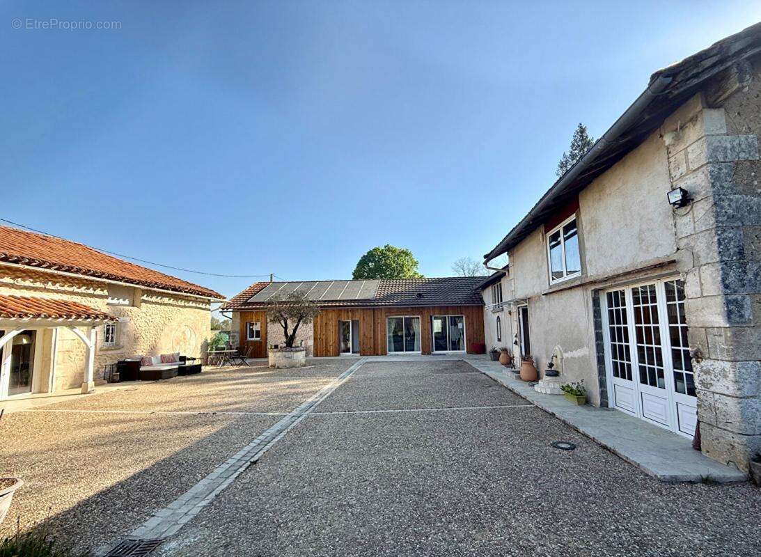 Maison à MONTREM
