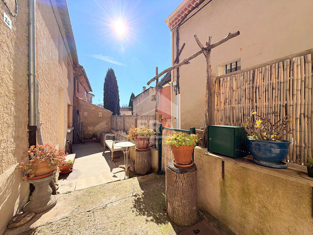 Maison à VILLELAURE