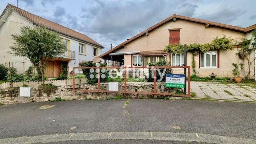 Maison à LA MONNERIE-LE-MONTEL