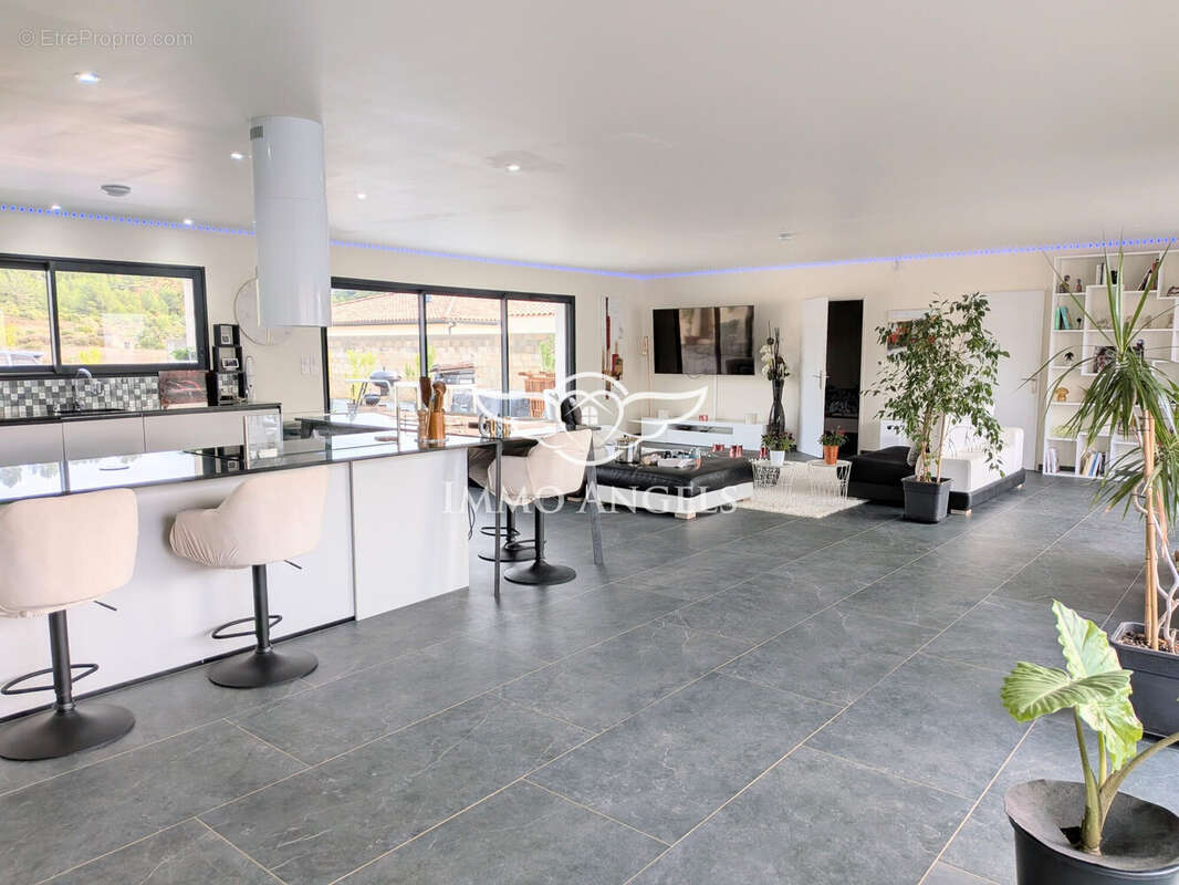 Maison à CESSENON-SUR-ORB