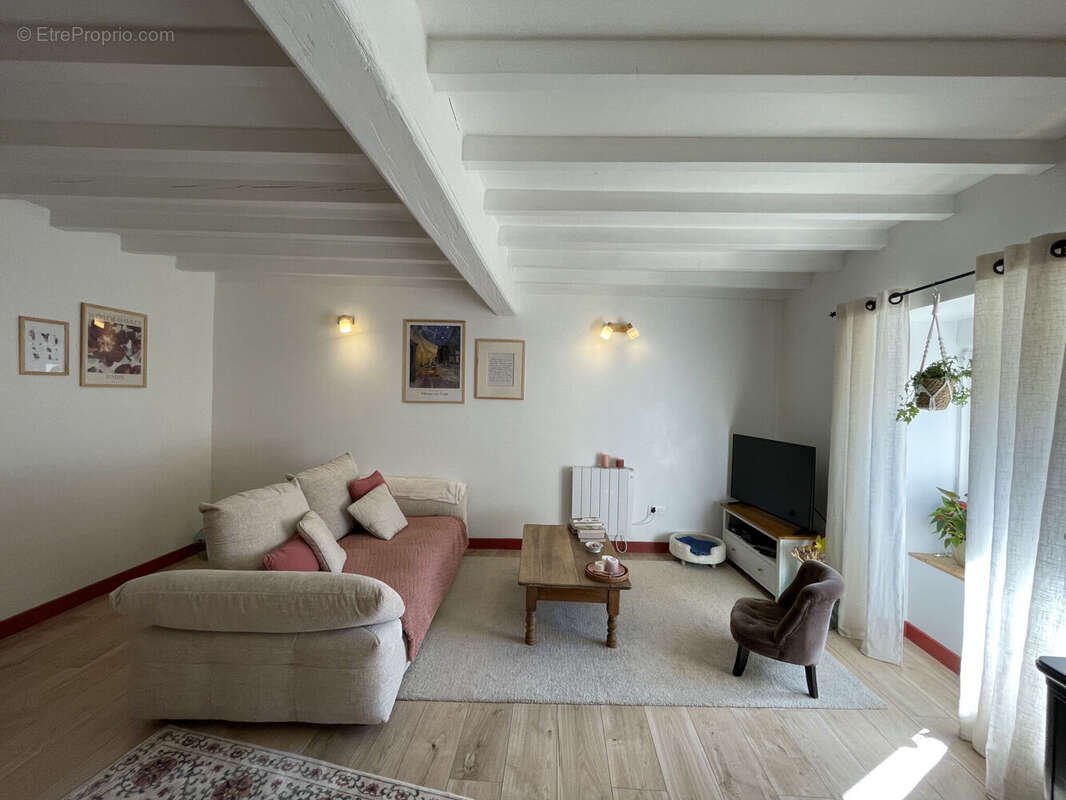 Maison 130 m² à Saint-Cyr-De-Valorges  - photo 6