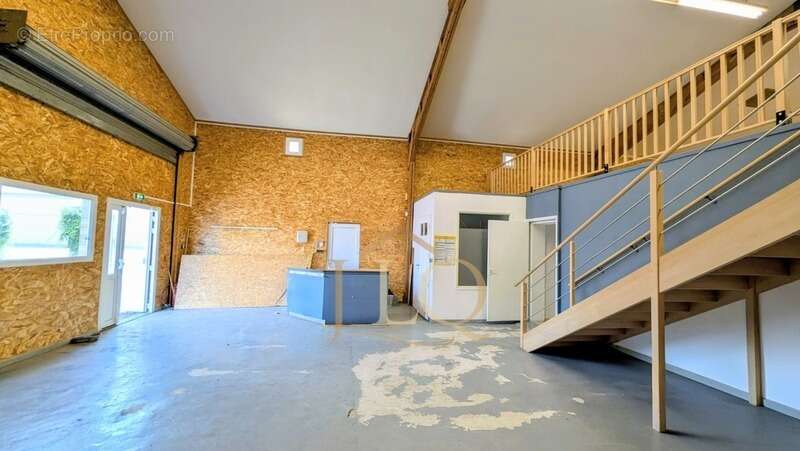 Le camp de base des bâtisseurs - 200 m² de locaux professionnels et 1 452 m² de réserve foncière pour accompagner la croissance  - photo 14