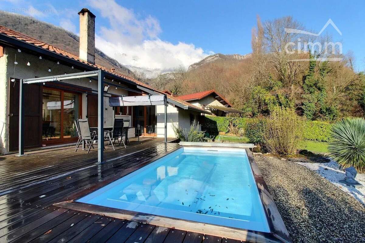 Maison à SAINT-VINCENT-DE-MERCUZE