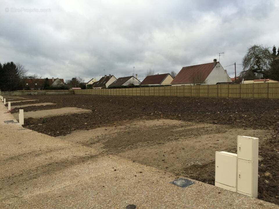 Terrain à MONTCEAUX-LES-MEAUX