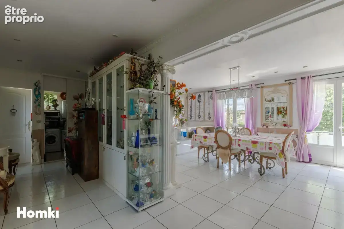 Appartement T5 de 108 m² à Saint-Symphorien-d'Ozon 69360, Avenue Robert Schumann avec jardin privatif et piscine - photo 9
