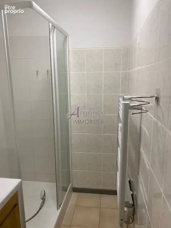 A beaucaire, proche Canal, joli appartement de type1bis rénové d'une superficie de 47m². Appartement actuellement loué - photo 4