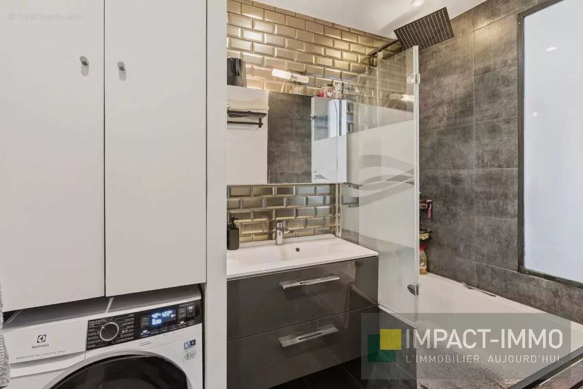 Appartement à LEVALLOIS-PERRET