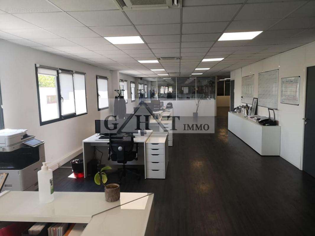 Commerce à NEUILLY-PLAISANCE