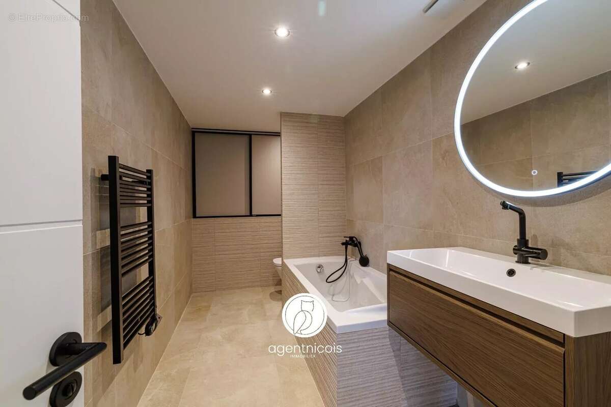 Appartement à SAINT-LAURENT-DU-VAR