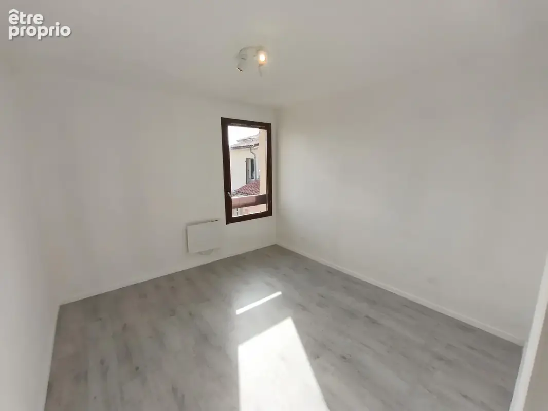 Maison T4 de 87 m2 entièrement rénovée avec garage et jardin - photo 12