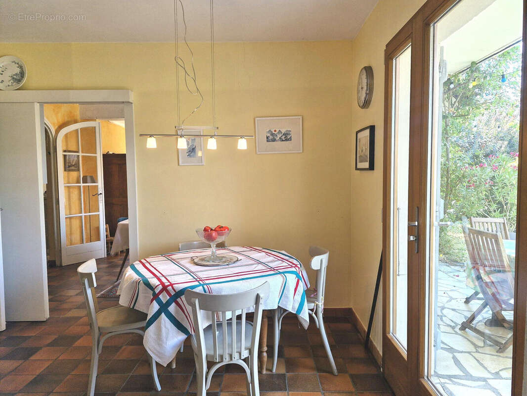 Maison 179 m² à Sales  - photo 5