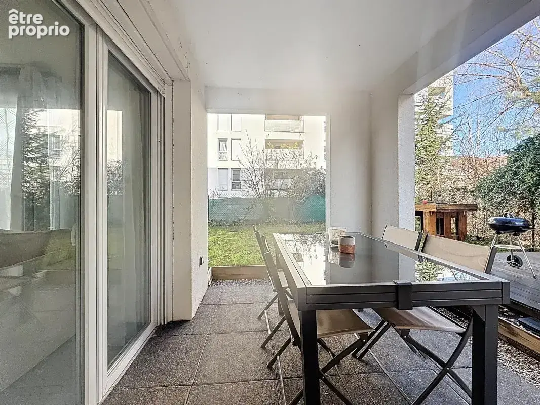 Appartement - rez de jardin - 1 Chambre - Terrasse et jardin privatif - Place de parking privative - photo 4