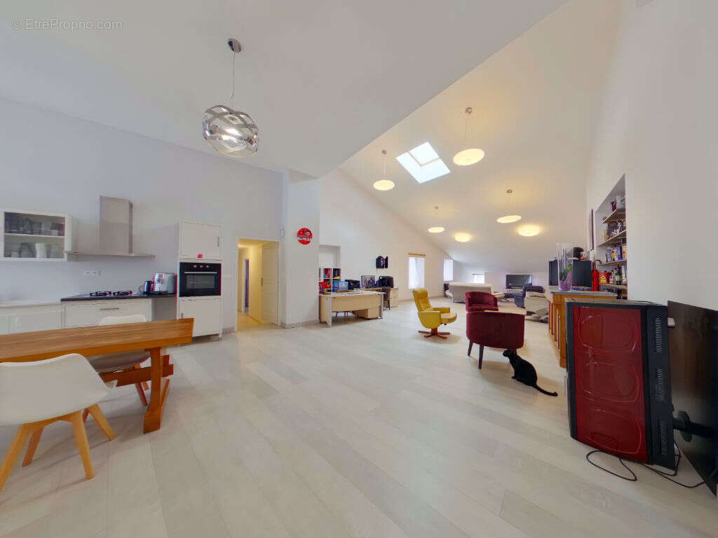 Appartement à AVAILLES-LIMOUZINE