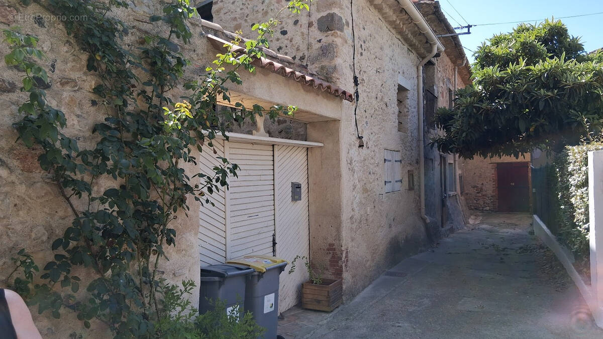Maison à POUZOLLES