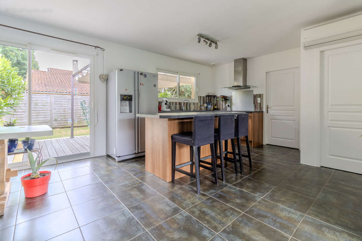 Maison 6 pièces 150 m² avec piscine à Créon - photo 5