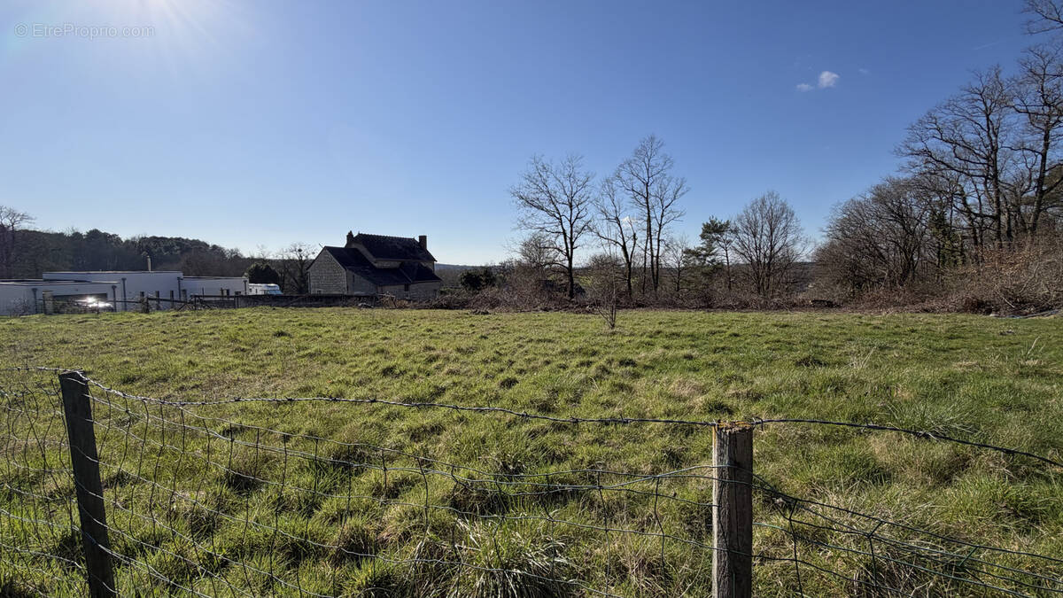 Terrain à SAINT-BENOIT-LA-FORET