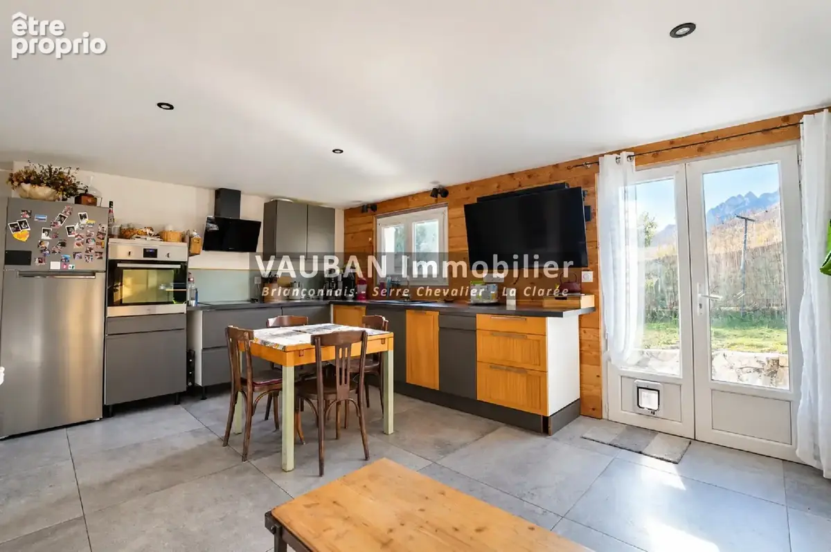 Appartement avec jardin privatif et stationnements à Briançon - photo 3