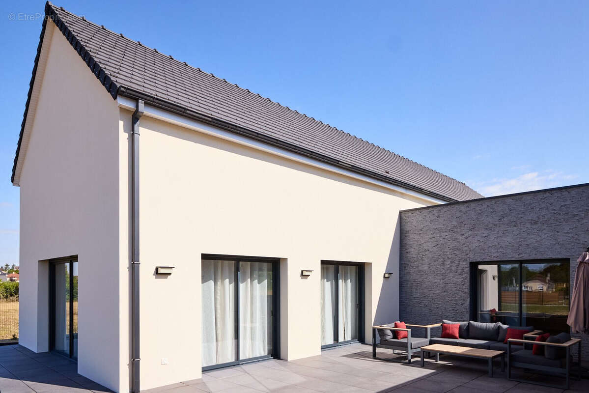 Maison 195 m² à Sainte-Maure  - photo 2