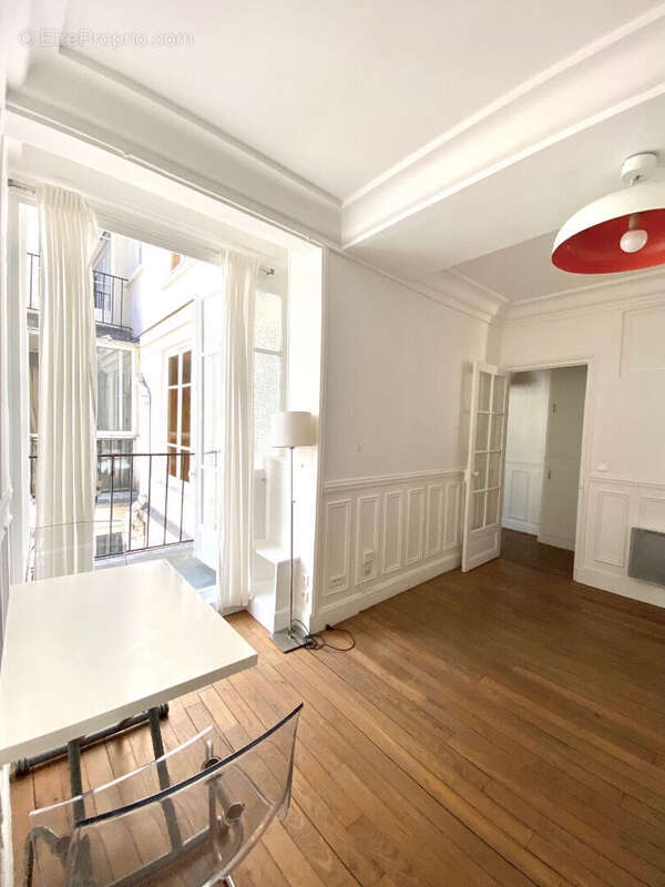 Vaneau, 2 Pièces 42 m² + terrasse 3,5m² - photo 4