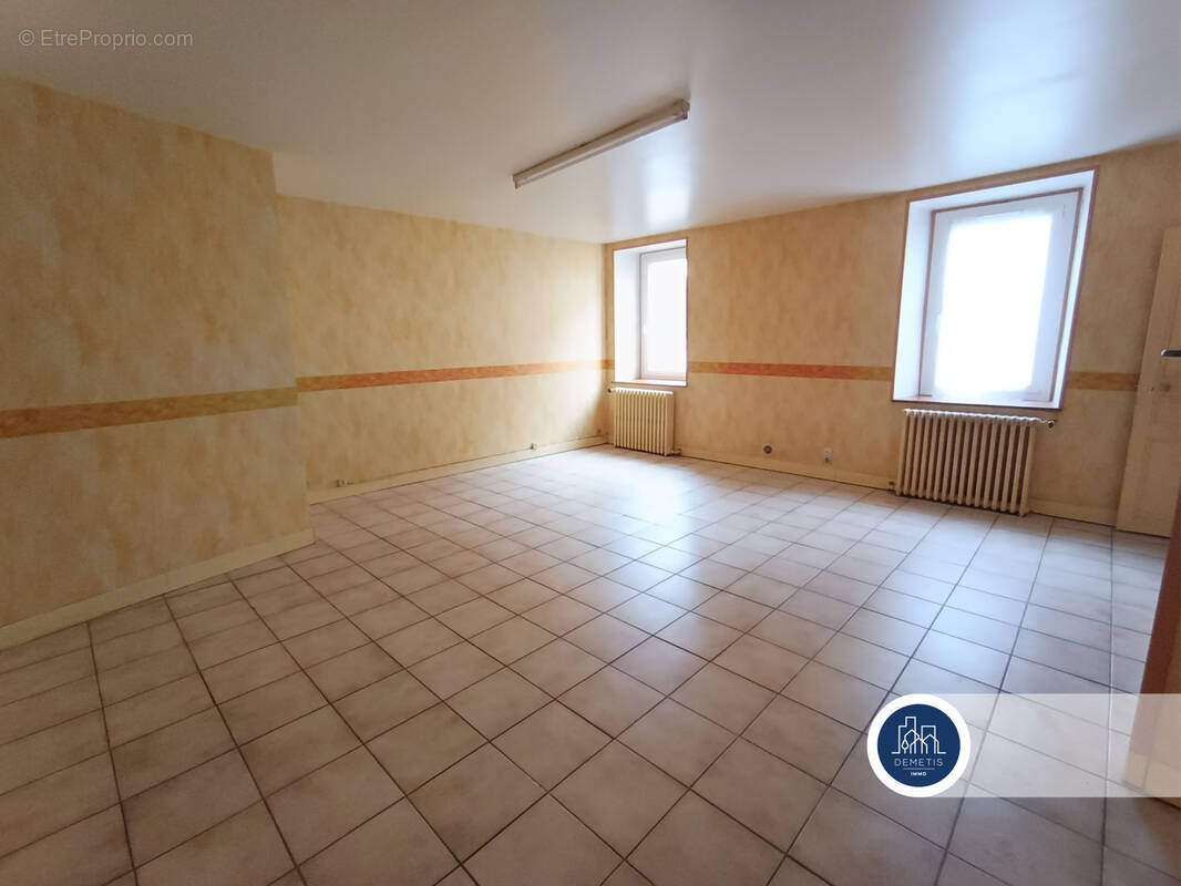 Maison à MONTFORT-LE-GESNOIS