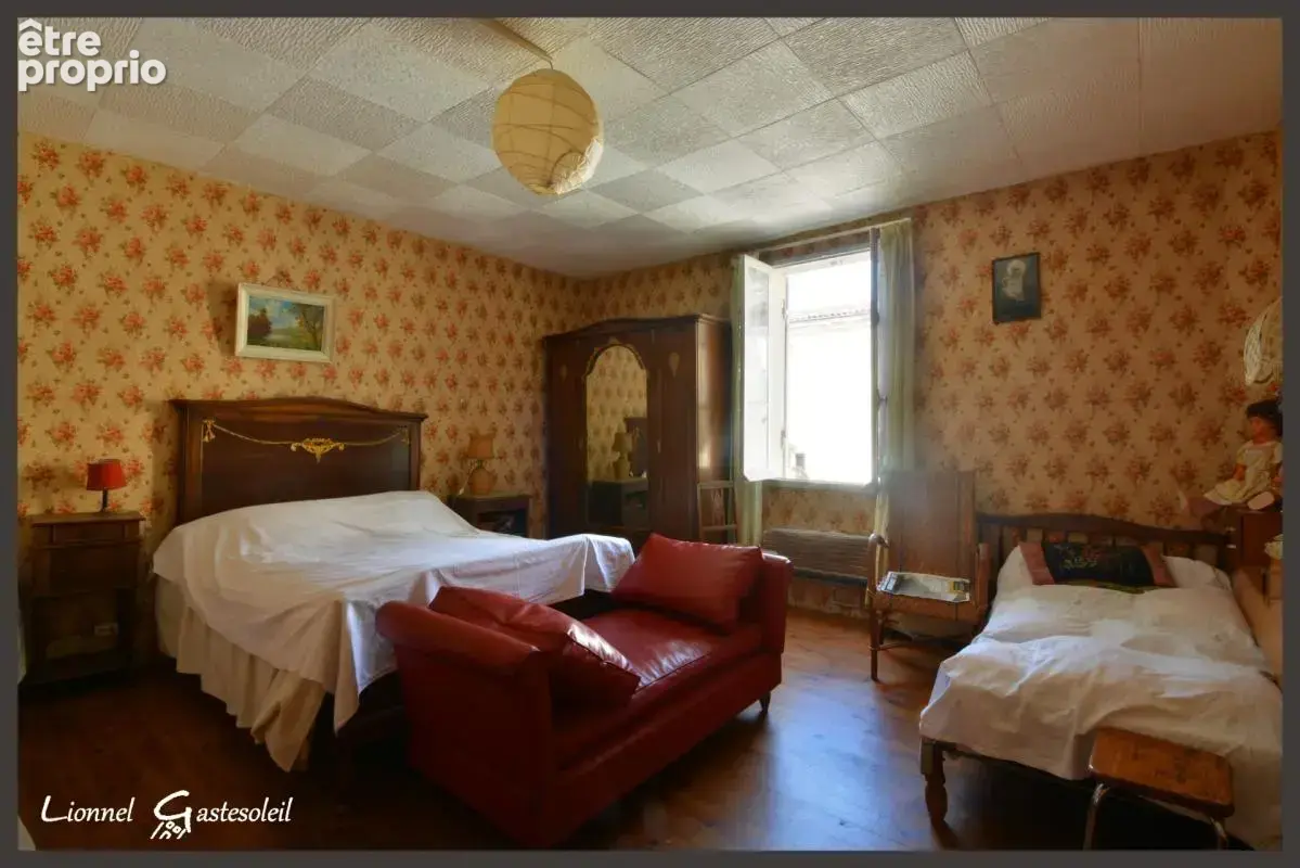 Maison de ville à vendre à rénover 2 chambres avec cour et petite dépendance à SAINTE FOY LA GRANDE (33) - photo 7