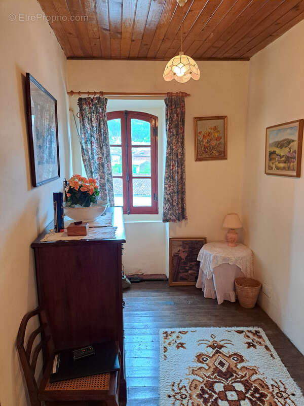 Grande maison familiale avec jardin, garage et dépendances - photo 10