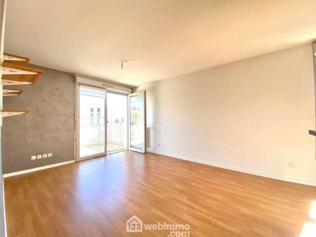 Allons découvrir le séjour... - Appartement à RIS-ORANGIS