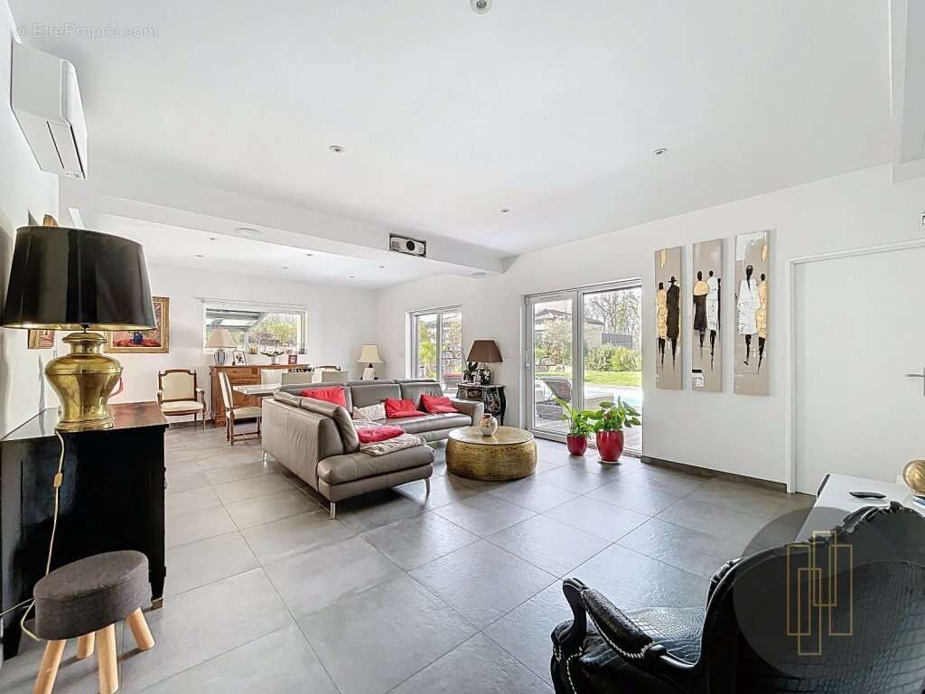 Maison à LACHASSAGNE